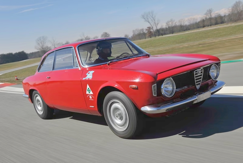 Alfa Romeo Bertone GTA